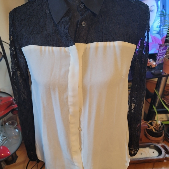 EXpress Lace two tone blouse and draw string back - Picture 10 of 10